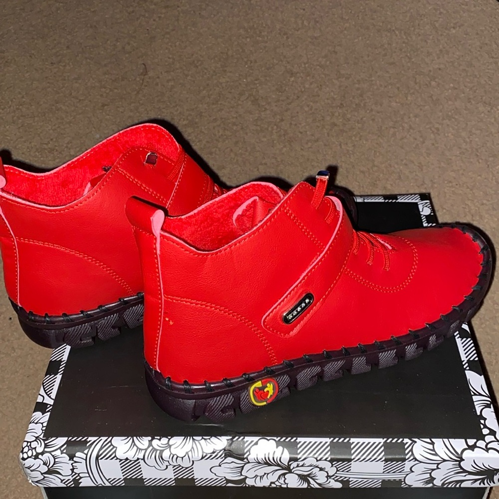 Brand New Beautiful Red Sneaker Boots size 8. Fur lining, soft and comfortable